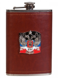 Плоская нержавеющая фляжка в чехле с накладкой ДНР
