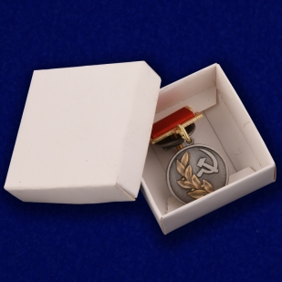 Знак лауреата Государственной премии СССР - картонная коробочка