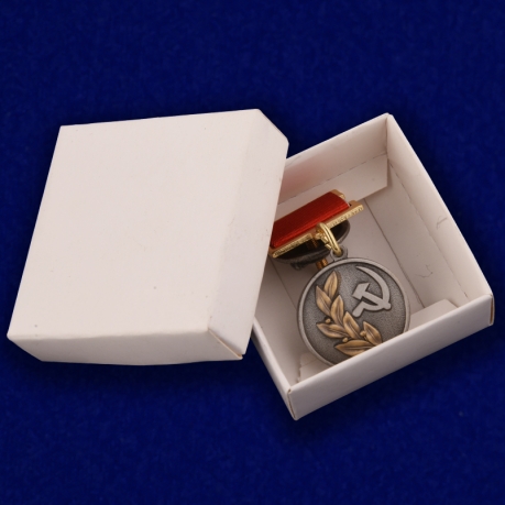 Знак лауреата Государственной премии СССР 3 степени - в коробке