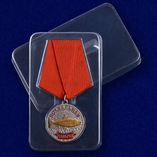 Подарочная медаль рыбаку Чавыча - в пластиковом футляре