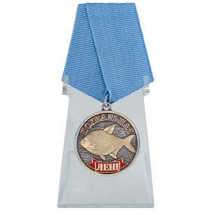 Похвальная медаль Лещ на подставке