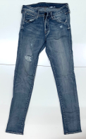 Рваные женские джинсы зачетного кроя