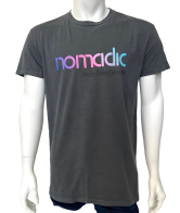 Серая мужская футболка NOMADIC с цветным принтом на груди