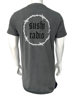 Серая мужская футболка Sushi Radio с черно-белым принтом