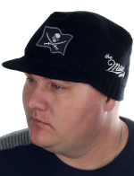 Классная мужская шапка-кепка Miller Way с оригинальной нашивкой в виде Пиратского Флага. Хватит отказывать себе в удобных и стильных вещах!