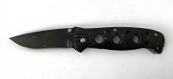 Складной черный нож с перфорированной рукоятью
