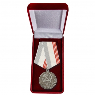 Советская медаль "Ветеран труда" фалеристам