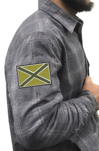 Стильная клетчатая рубашка с вышитым полевым шевроном Новороссия - купить онлайн