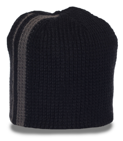 Стильная вязаная шапка из теплого материала. Надежно согреет в любую погоду