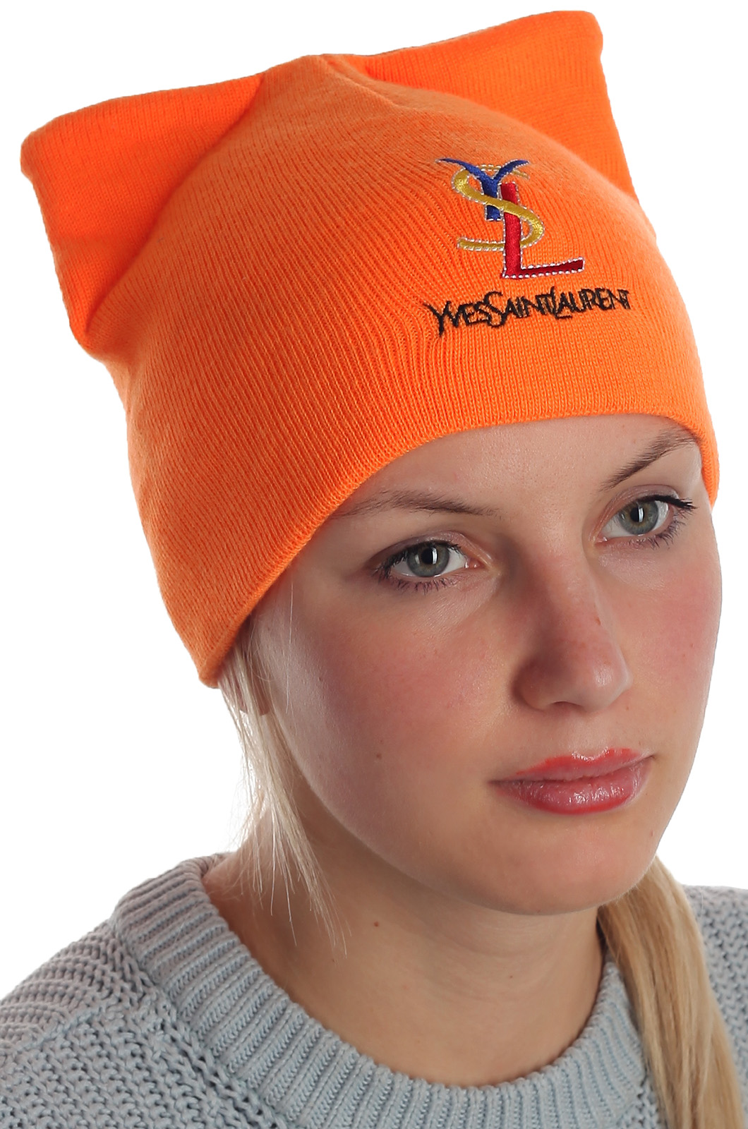 Купить супермодную с ушками шапку Yves Saint Laurent насыщенного оранжевого цвета по стандартной цене