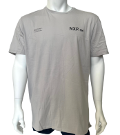 Светлая мужская футболка NXP с черной полосой на спине