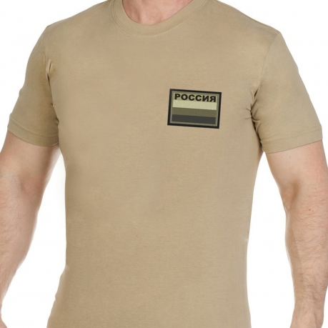 Светлая оригинальная футболка с вышитым полевым шевроном Россия