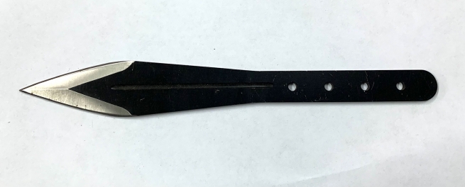 Тактический нож черный с перфорированием из набора для метания