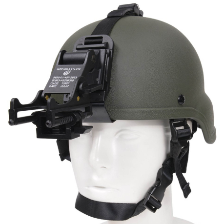 Тактический шлем с регулируемым кронштейном для ПНВ и оптики