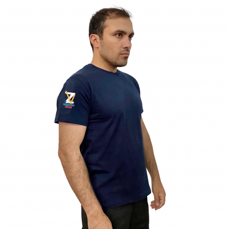 Тёмно-синяя футболка с термоаппликацией ZV на рукаве