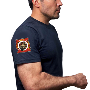 Тёмно-синяя футболка с термопринтом "Отважные Zадачу Vыполнят" на рукаве