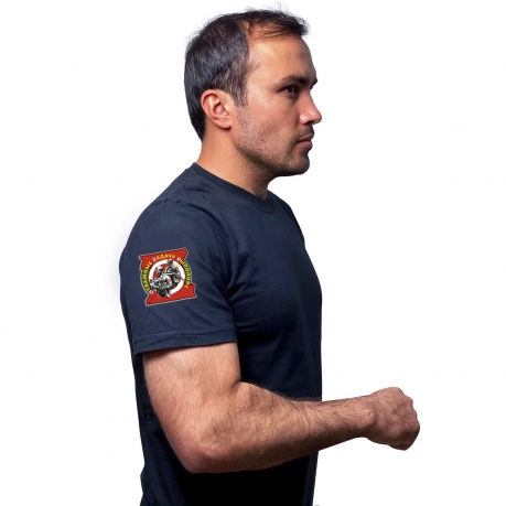Тёмно-синяя футболка с термотрансфером Отважные Zадачу Vыполнят на рукаве