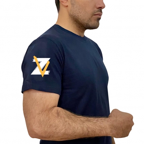 Тёмно-синяя футболка с термотрансфером Z-V на рукаве