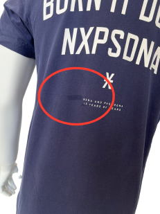 Темно-синяя мужская футболка NXP с белыми надписями
