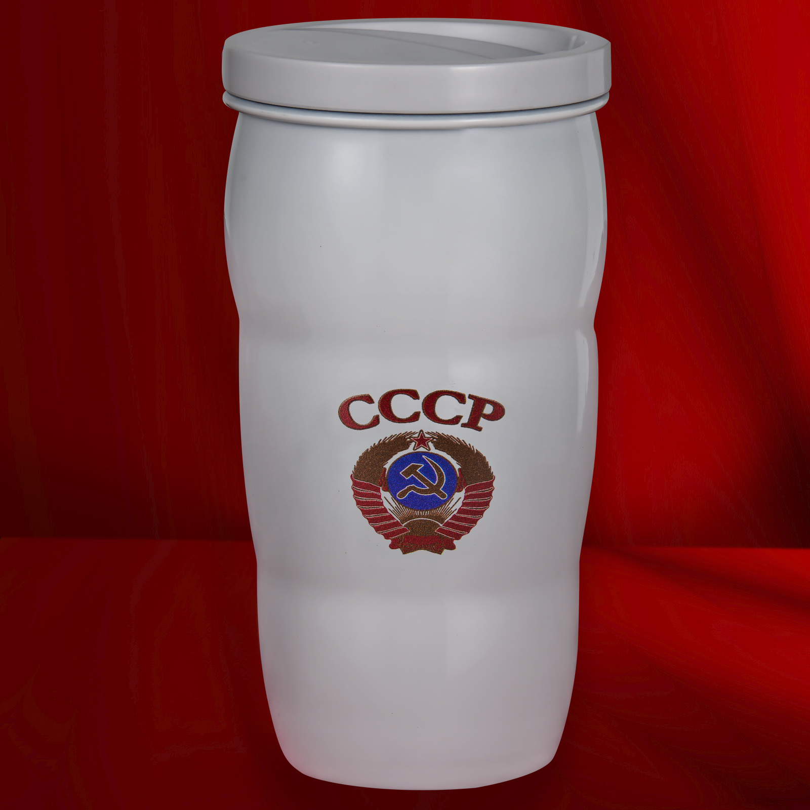 Красивый термостакан «СССР» - тот самый, из которого на саммите пил Путин
