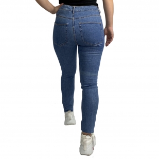 Узкие женские джинсы