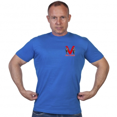 Васильковая футболка с термоаппликацией V