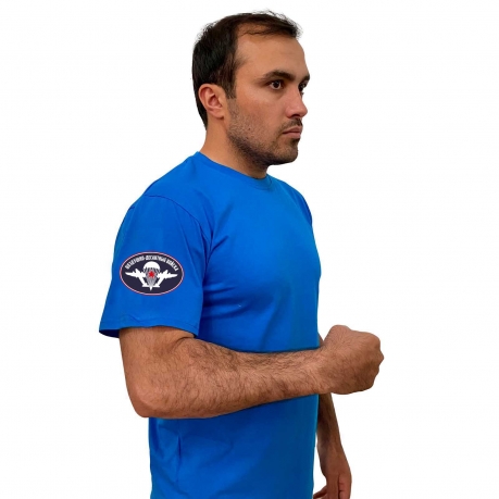 Васильковая футболка с термопереводкой ВДВ на рукаве