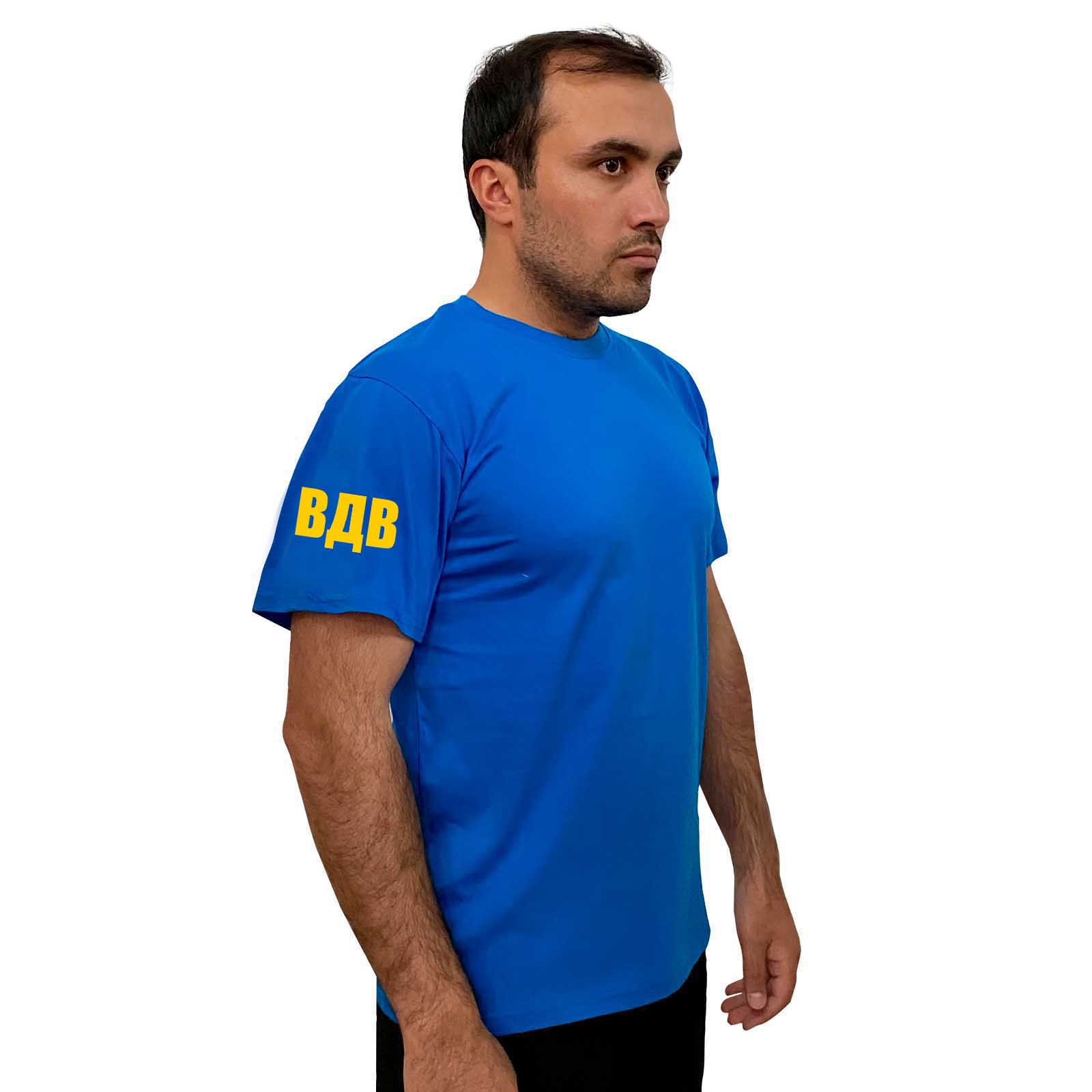 Васильковая футболка с термопринтом ВДВ на рукаве