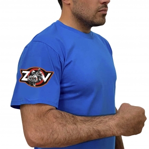 Васильковая футболка с термотрансфером ZOV на рукаве