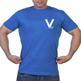 Васильковая футболка с трансфером V