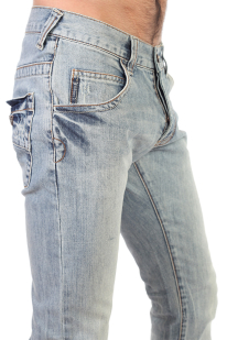 Выбеленные мужские джинсы на пуговицах