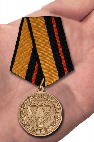 Юбилейная медаль 200 лет Дорожным войскам - вид на ладони