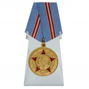 Юбилейная медаль 50 лет Вооружённых Сил СССР на подставке