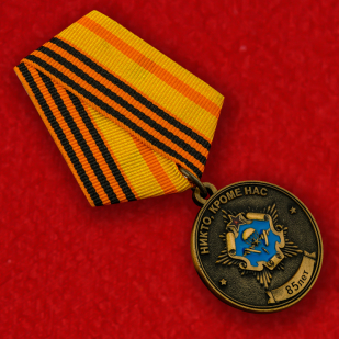 Юбилейная медаль "От ВДВ СССР Силам Специальных операций Республики Беларусь" - вид под углом