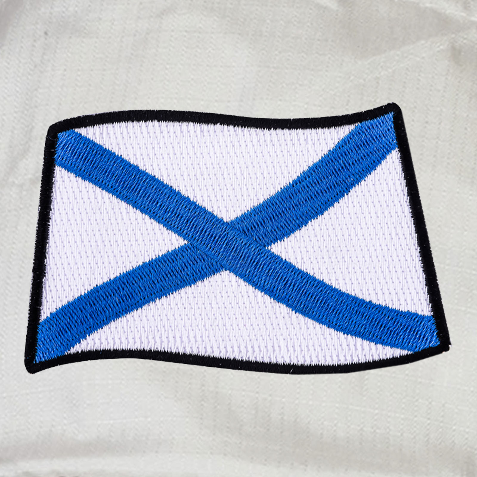 Купить зачетную белую бейсболку с нашивкой Андреевский флаг по специально цене