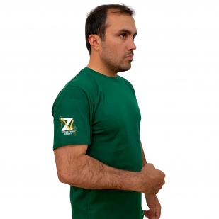Зелёная футболка с термоаппликацией ZV на рукаве