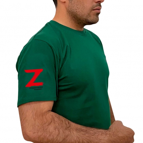 Зелёная футболка с термопереводкой Z на рукаве