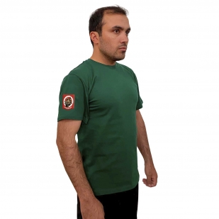 Зелёная футболка с термотрансфером Отважные на рукаве