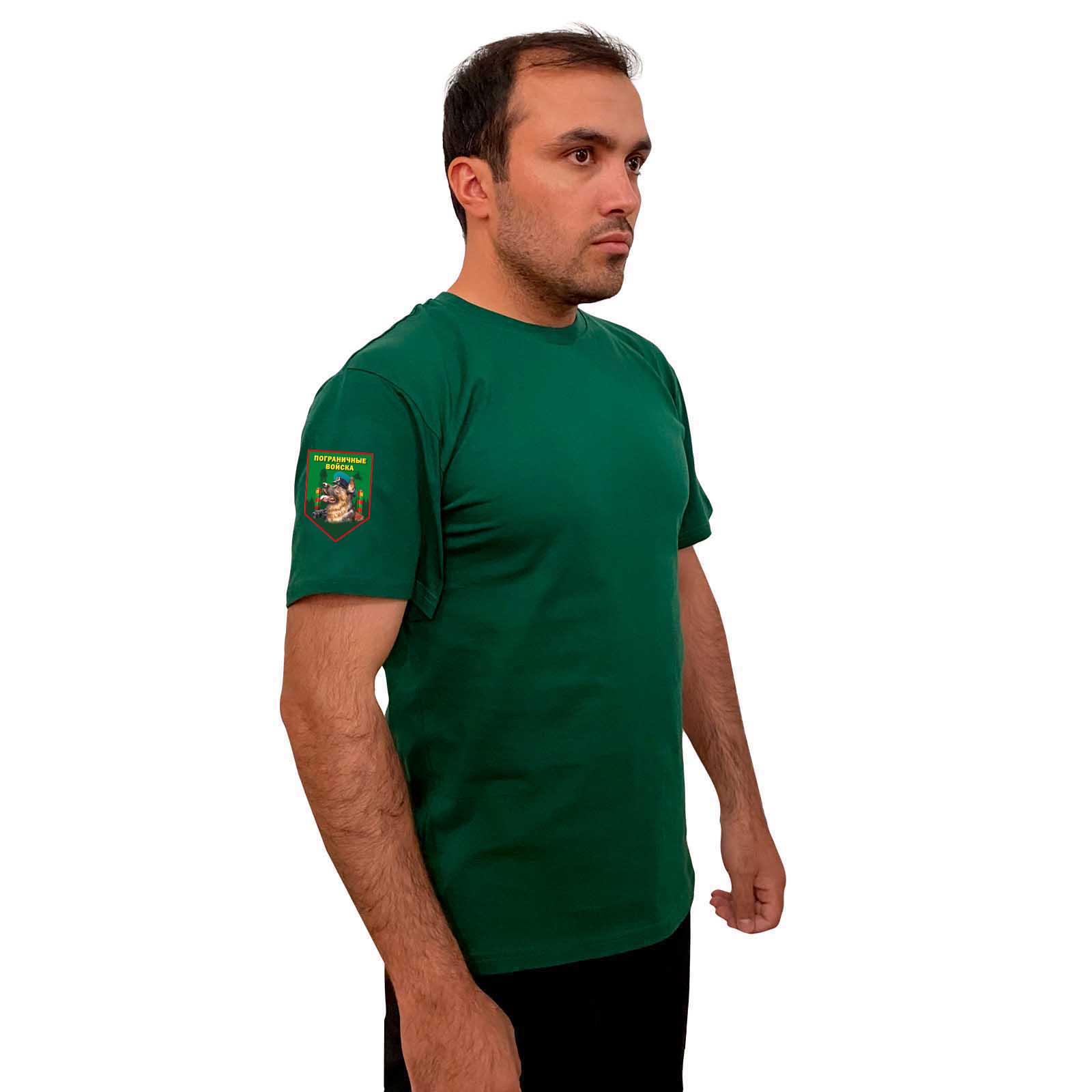 Зелёная футболка с термотрансфером "Пограничные войска" на рукаве