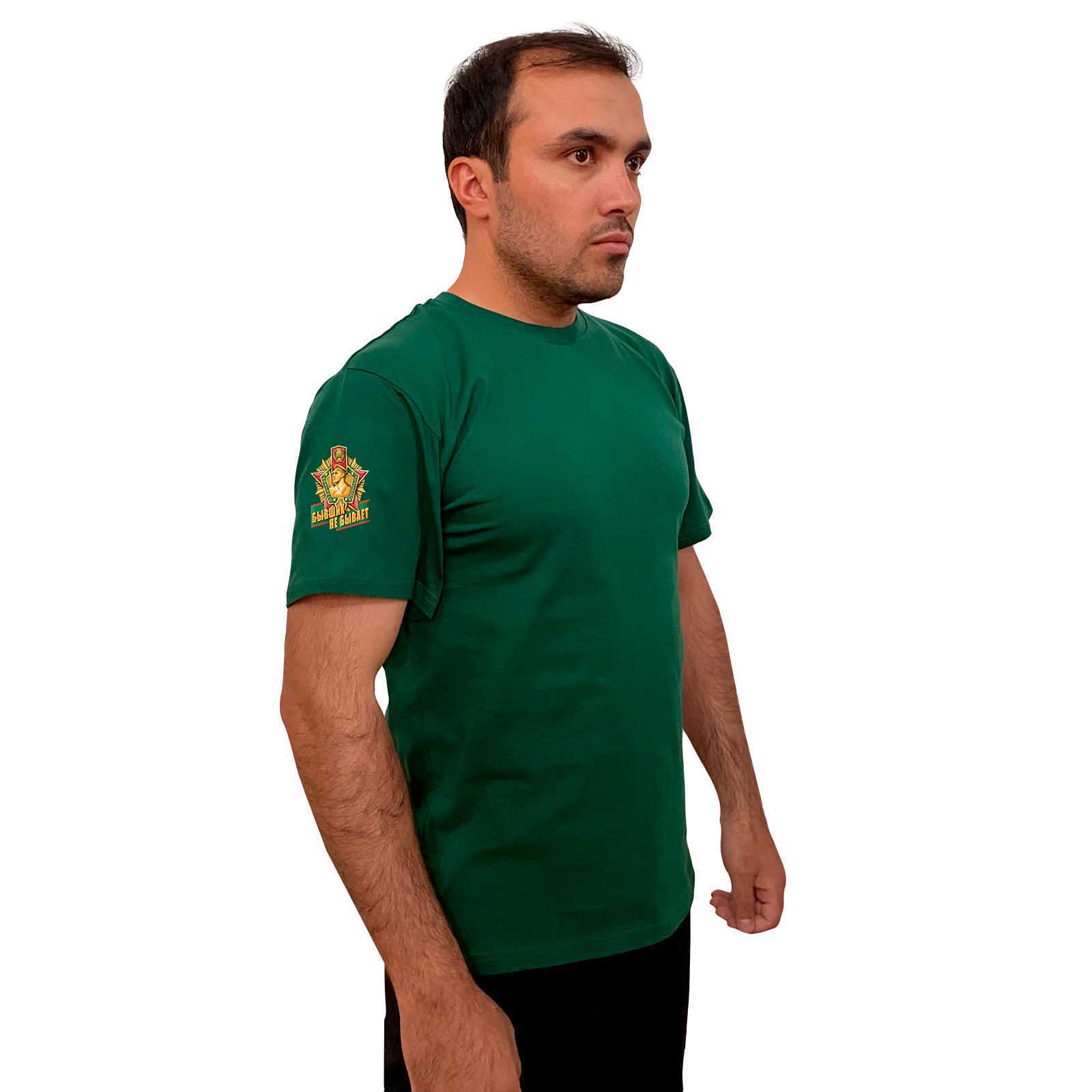 Зелёная футболка с трансфером "Бывших пограничников не бывает" на рукаве