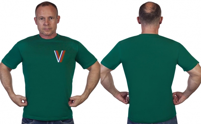 Зелёная футболка с трансфером V