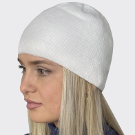 Женская шапочка белого цвета