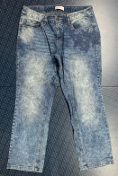 Женские джинсы  с вышивкой