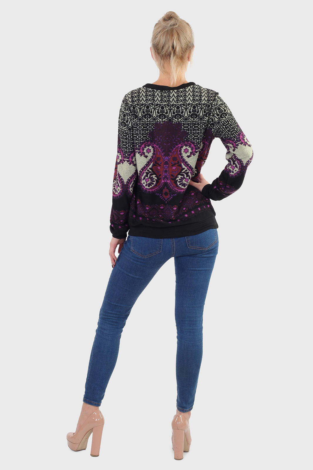 Молодежный свитер для девушек – модная расцветка