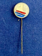 Значок на иголке с красной и синей эмалью