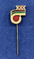 Значок на иголке юбилейный ХХХ с цветной эмалью
