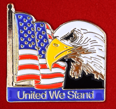 Значок с американским флагом "United We Stand"
