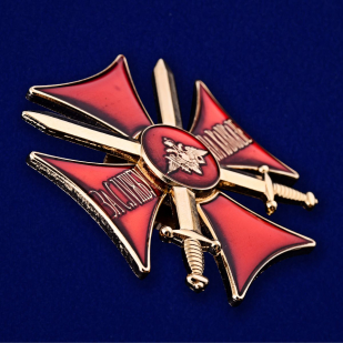 Знак Крест За службу на Кавказе (красный) - вид под углом