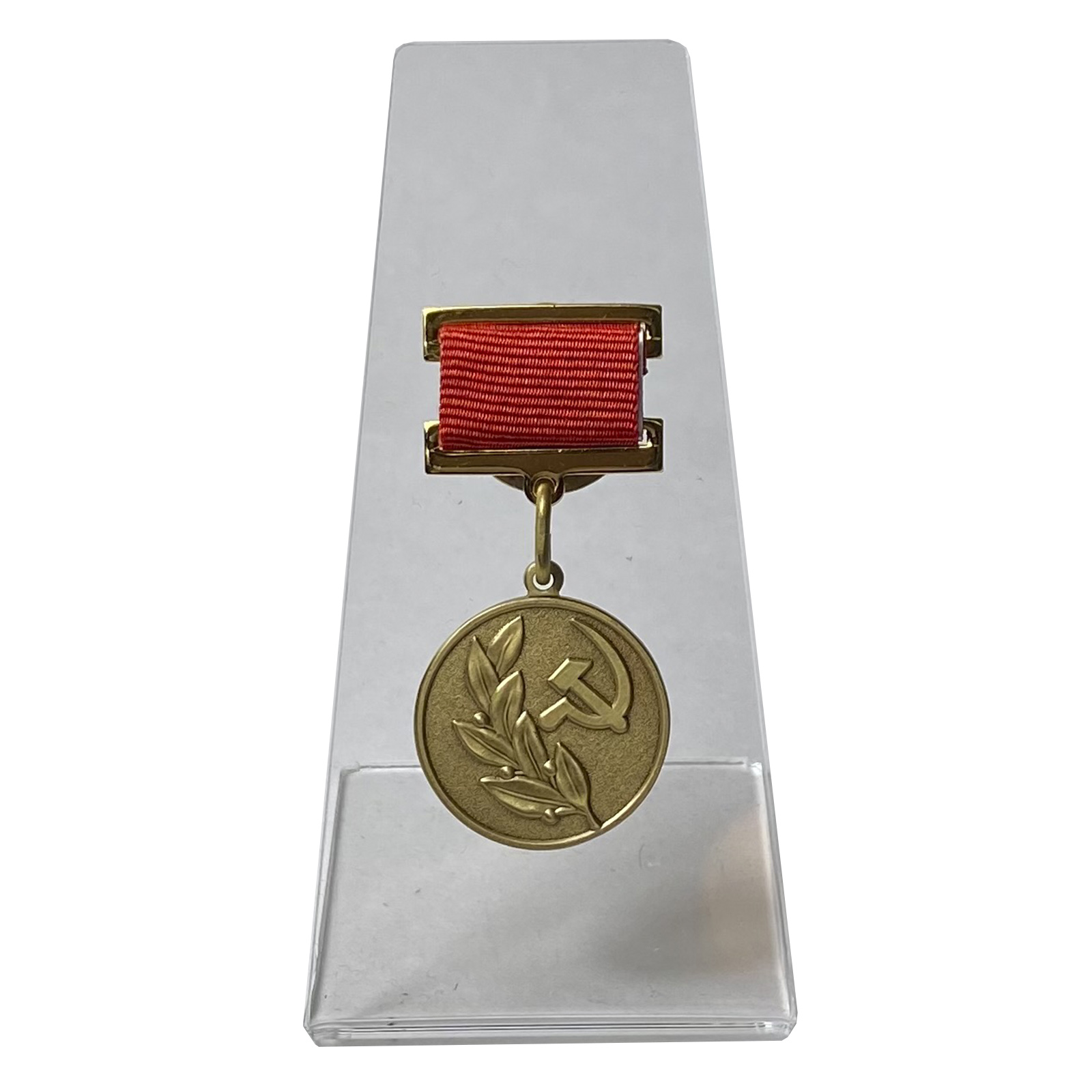 Знак Лауреата Государственной премии СССР 1 степени на подставке