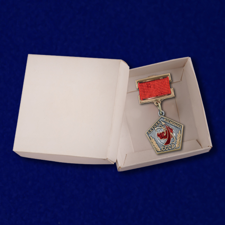 Знак Летчик космонавт СССР с доставкой